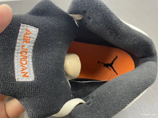 Total Jordan Orange Retro DC1060-100 5 0613